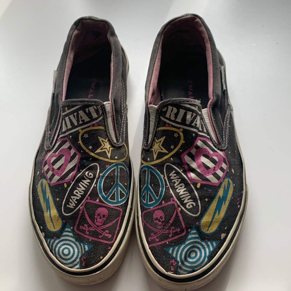 Airwalk Slip-Ons Size 9.5 -- FLASH SALE!🎉